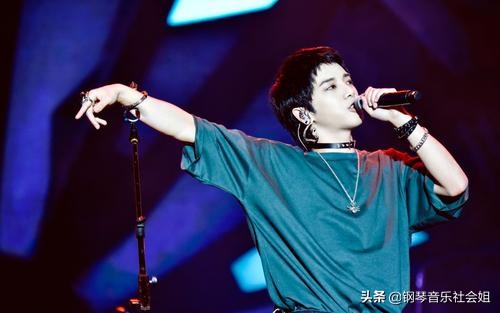 华语乐坛歌手榜单出炉：女歌手榜首一枝独秀，