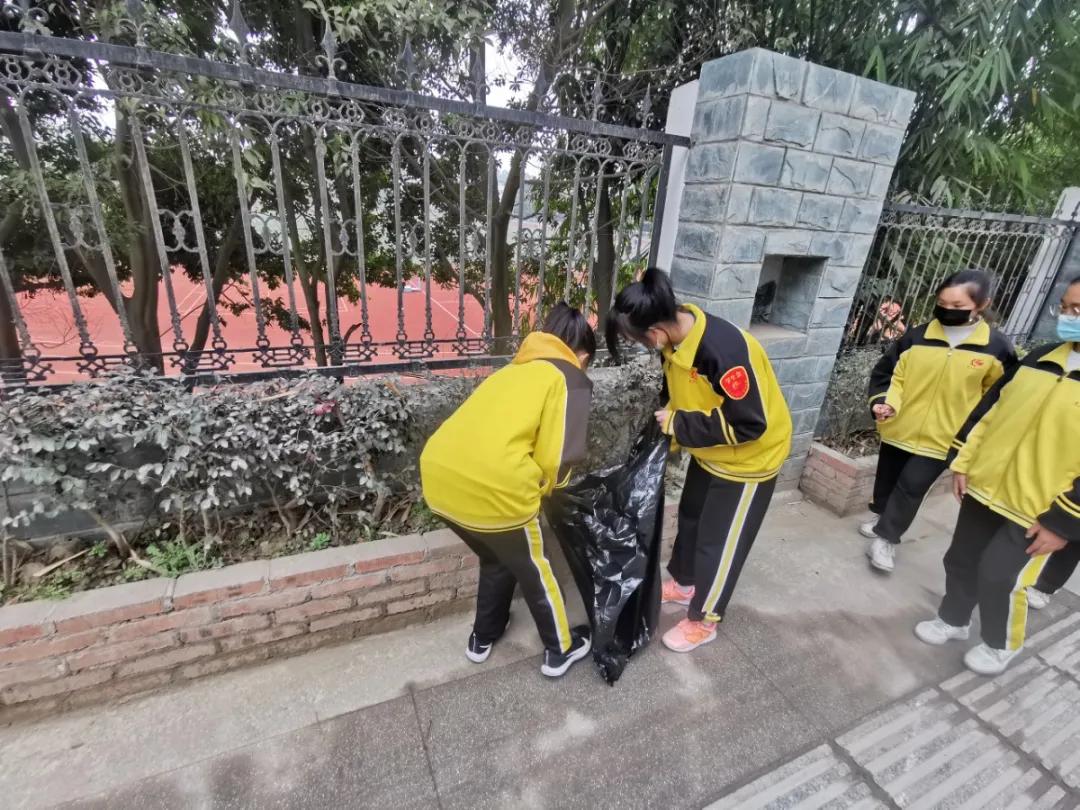 学雷锋，“我们”在行动——黄龙溪学校开展学习雷锋主题活动