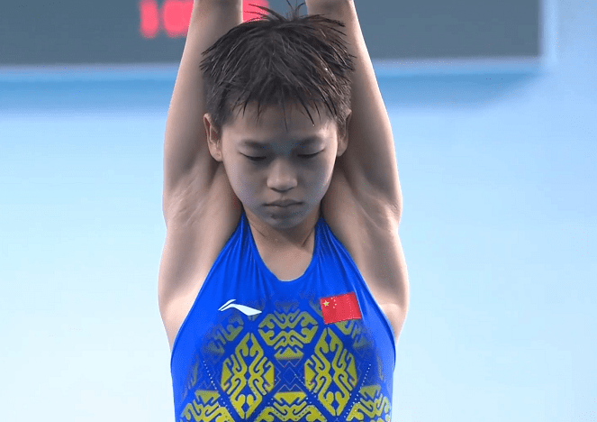 3个10分！全红婵再现水花消失术，正常发挥不庆祝，教练懒得鼓掌