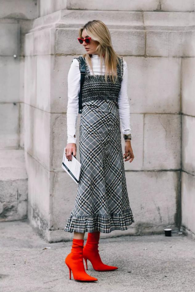 天凉短裙该收起来了，建议多穿这5款早秋“长裙”，时髦显高级