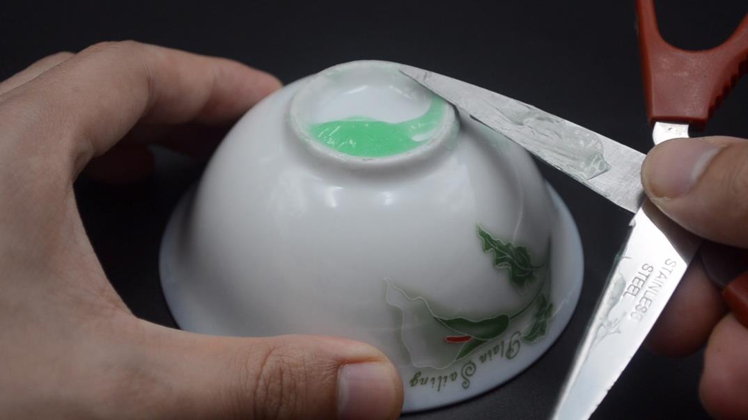 無論剪刀變得多鈍多銹，一個簡單的方法，剪刀鋒利如新刀，省錢了