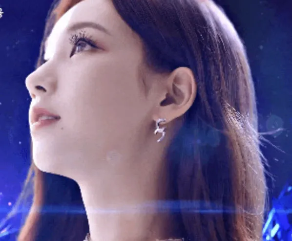 IU讲和BLACKPINK成员进行梦幻合作;广告商偏爱Karina?