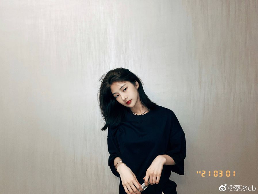 我敢预言，这个外表冷艳的北京女孩将会是内娱