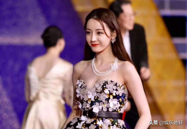 杨紫这次大概又输给热巴了！两部剧热度全被力