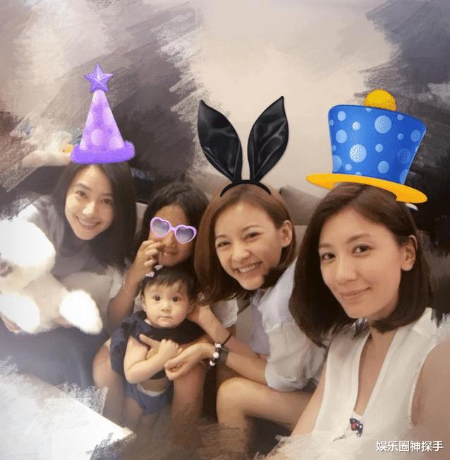 都说贾静雯女儿咘咘美，但她这几张合影，却被别人抢了“风头”？