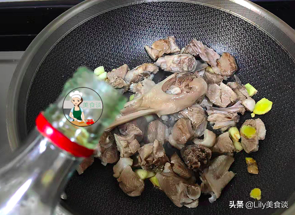 秋天，吃猪肉不如吃它，加芋头焖一锅真香，营养不上火，别不懂吃