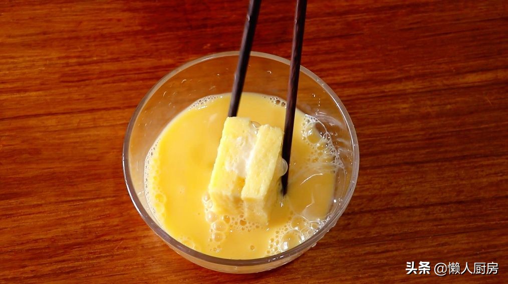 Don’t just make sandwiches for toast. Add milk and 2 eggs to make it more delicious.