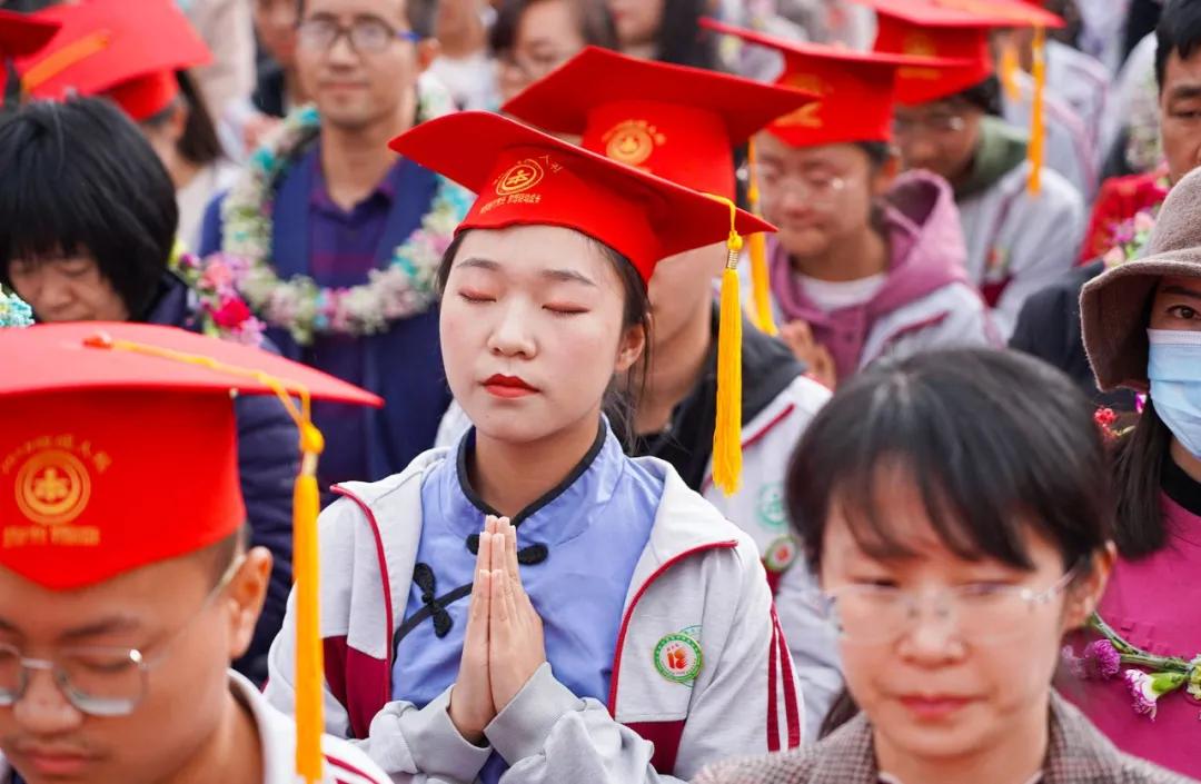 学生为主体丨成人、成才、成人礼