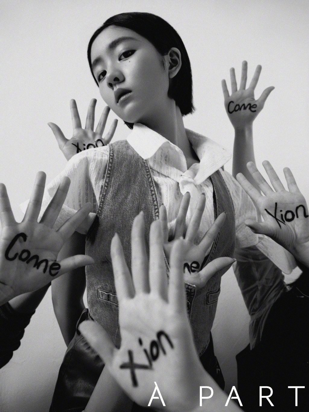 黄多多首组个人大片，复古雀斑妆终于不苦相，