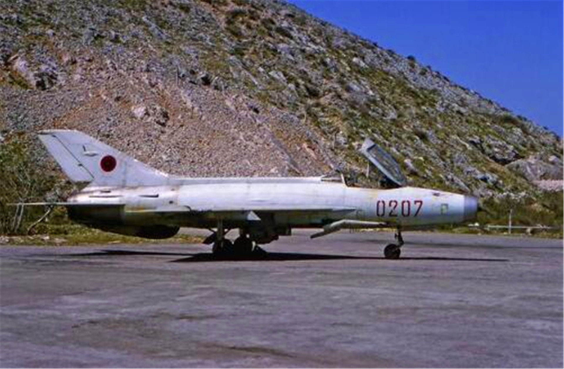 中国又养一白眼狼国家，白拿我国160架战机，用