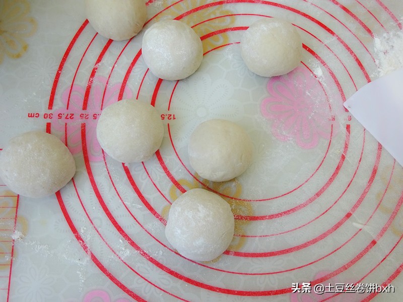 它是很養心的食品，夏季要常吃，做餡都喜歡，怎麼吃都不夠