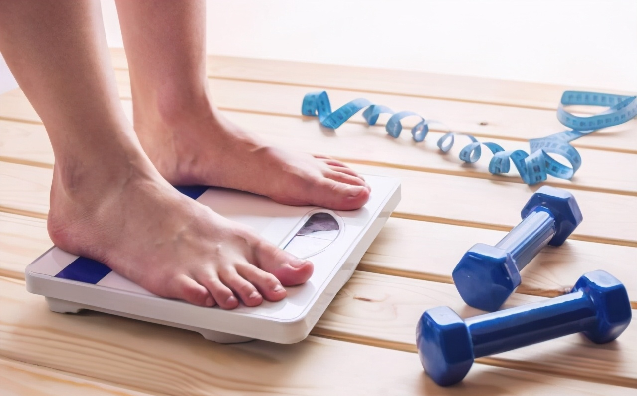 賈靜雯一直堅持健身，被英國媒體稱贊：外表比實際年齡小一板