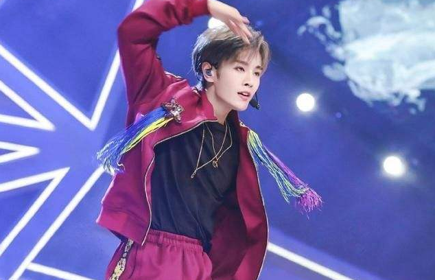 李汶翰带货首秀，文案写“王一博男团成员”，