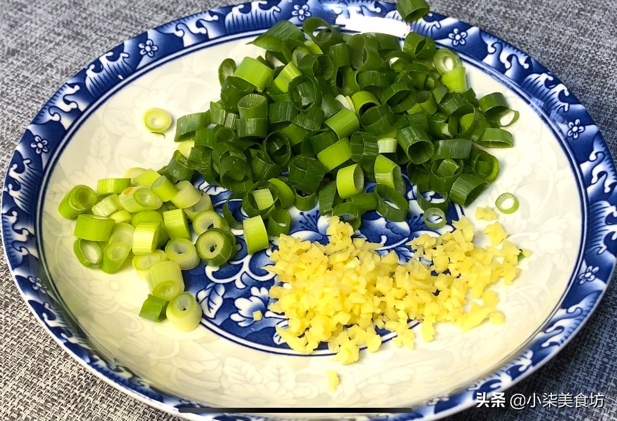 荷包蛋不要直接用水煮，大厨教你一招，一次做6个，天天吃都不够