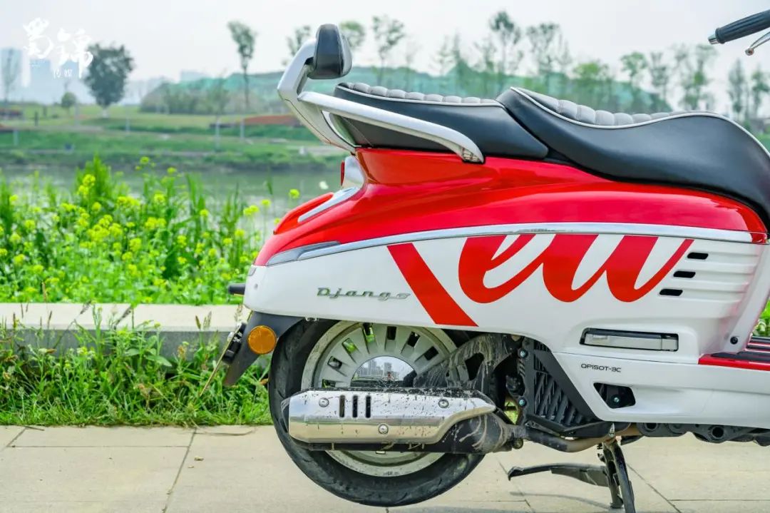 标致也造摩托车，这颜值女友肯定超爱