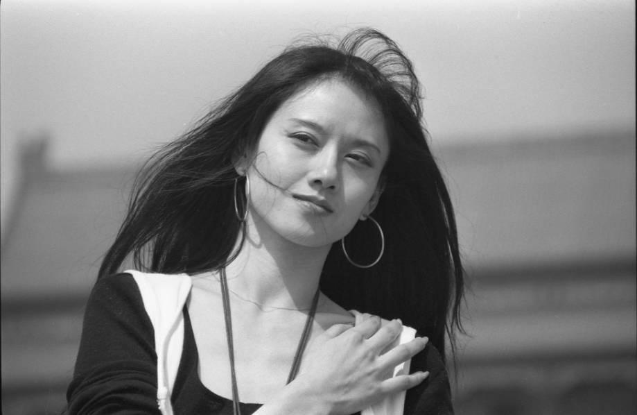 杨丽萍20年没自己洗过澡，61岁至今无儿无女，生活奢侈似老佛爷