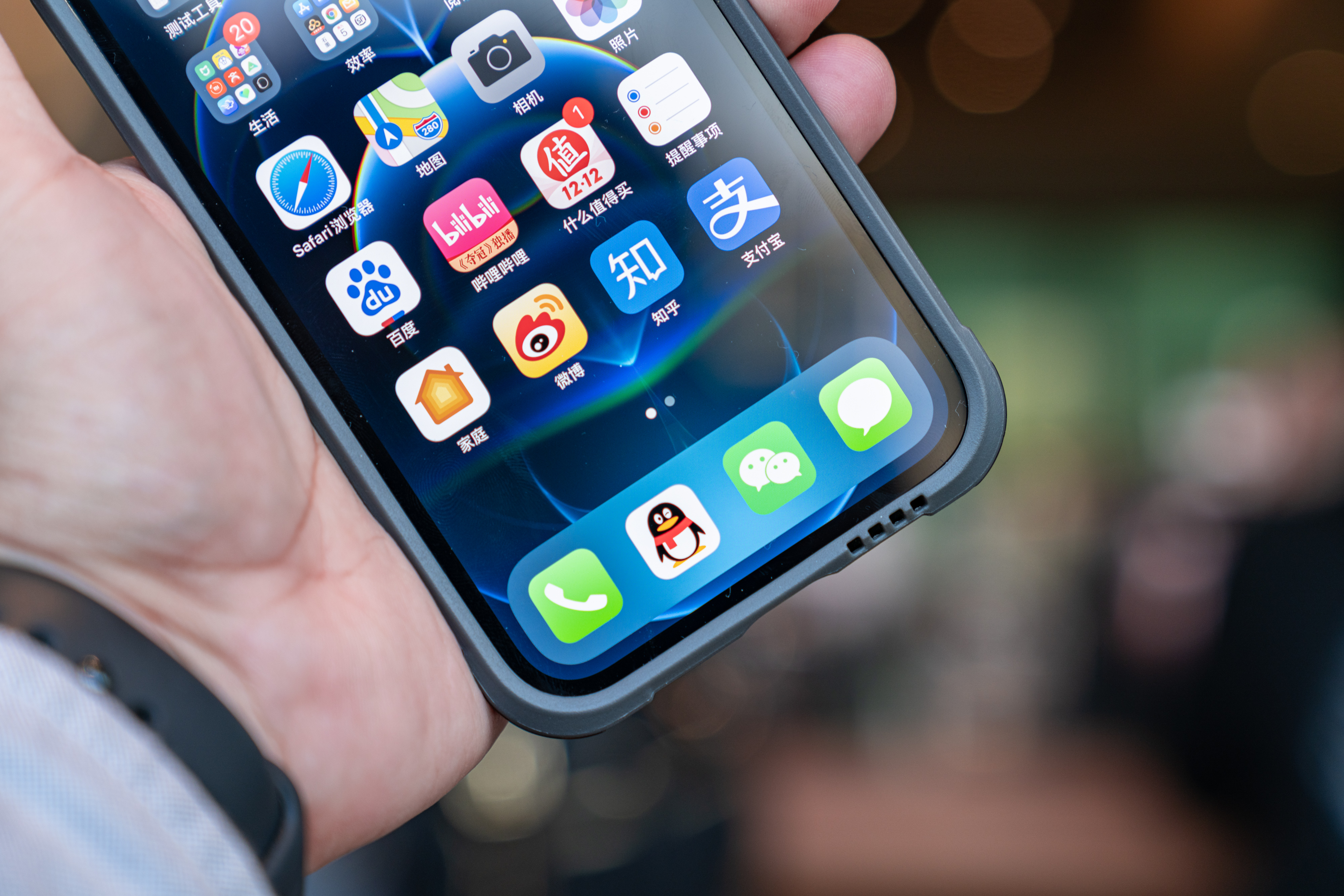 iPhone 12配件怎么选？手机壳、快充头、无线充一