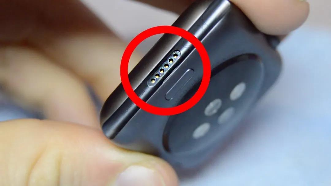 可折叠 iPhone + 屏下指纹 + 无接口设计？