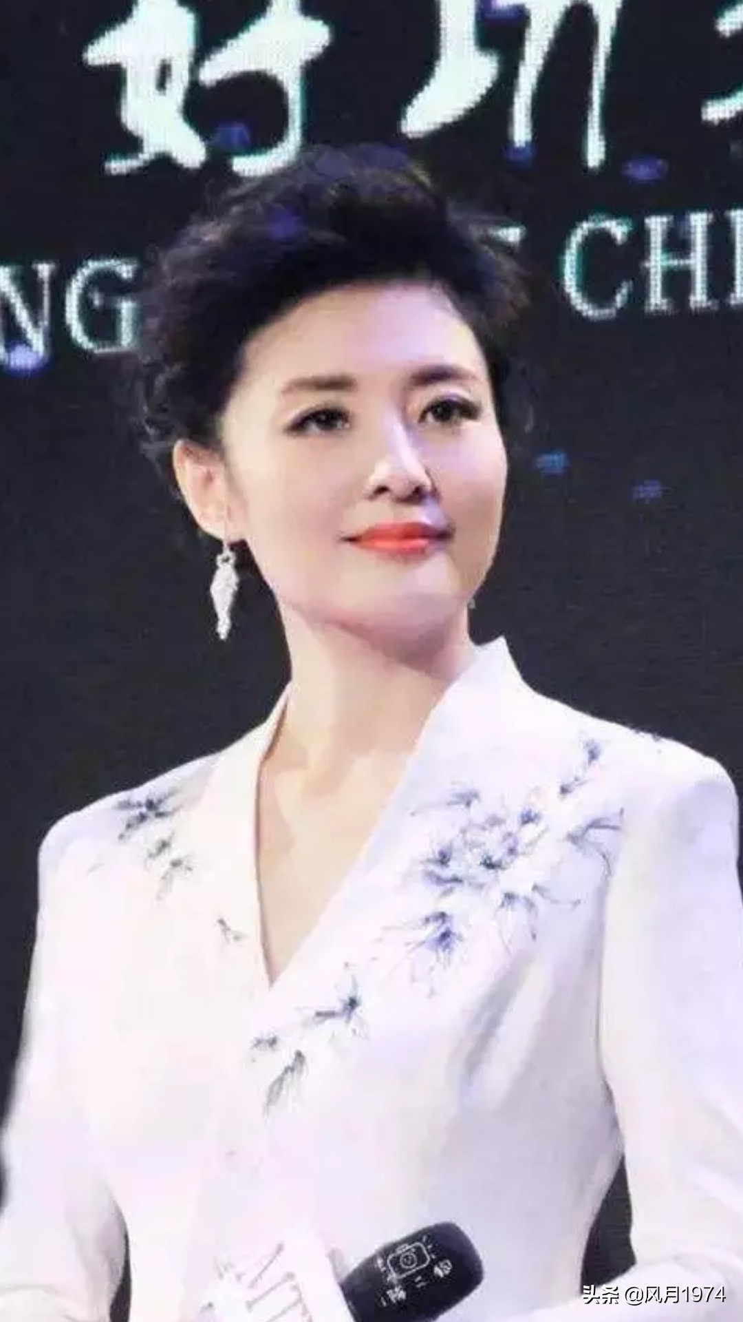 知名主持人美照一册，欣赏
