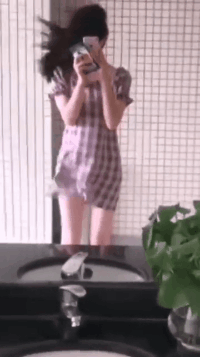裙子有被吹开哟！考验眼力的时候到了