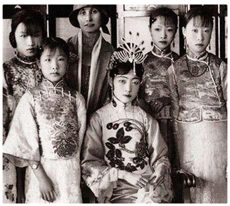 清末太监辛酸自述：为报父仇净身，晚上伺候贵