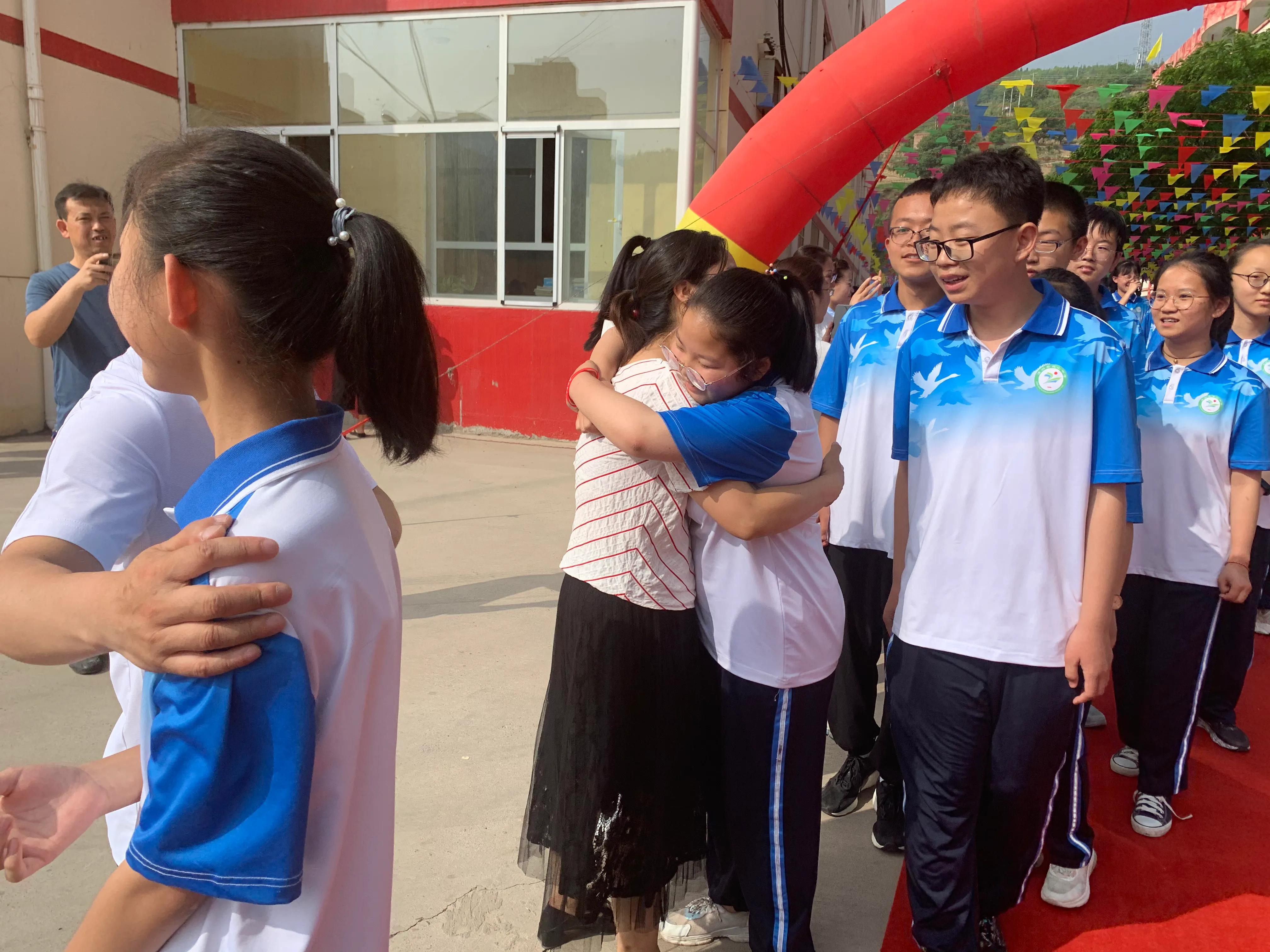 清澗縣昆山中學(xué)舉行2021屆畢業(yè)典禮(圖8) 清澗縣昆山中學(xué)舉行2021屆畢業(yè)典禮(圖8)