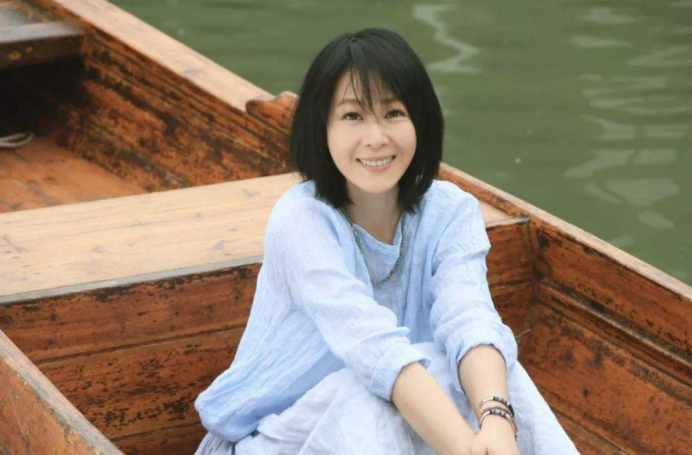 41岁陈好被邀重聚粉红四美，42岁哈妹无戏拍，上