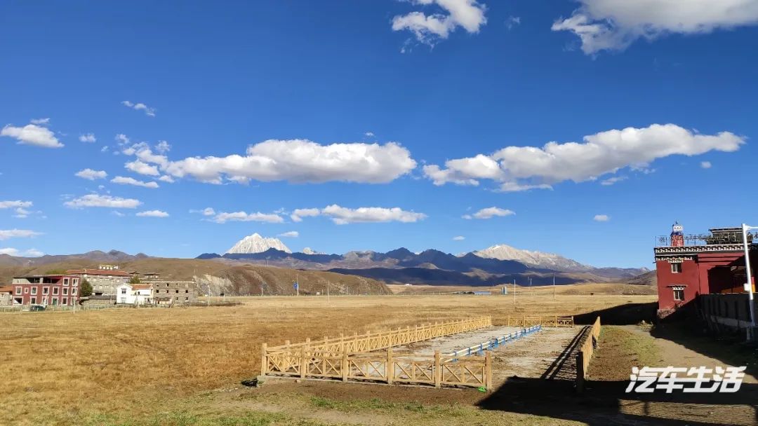 到四姑娘山的路封了，我们驱车绕道康定｜凯翼炫界红叶之旅