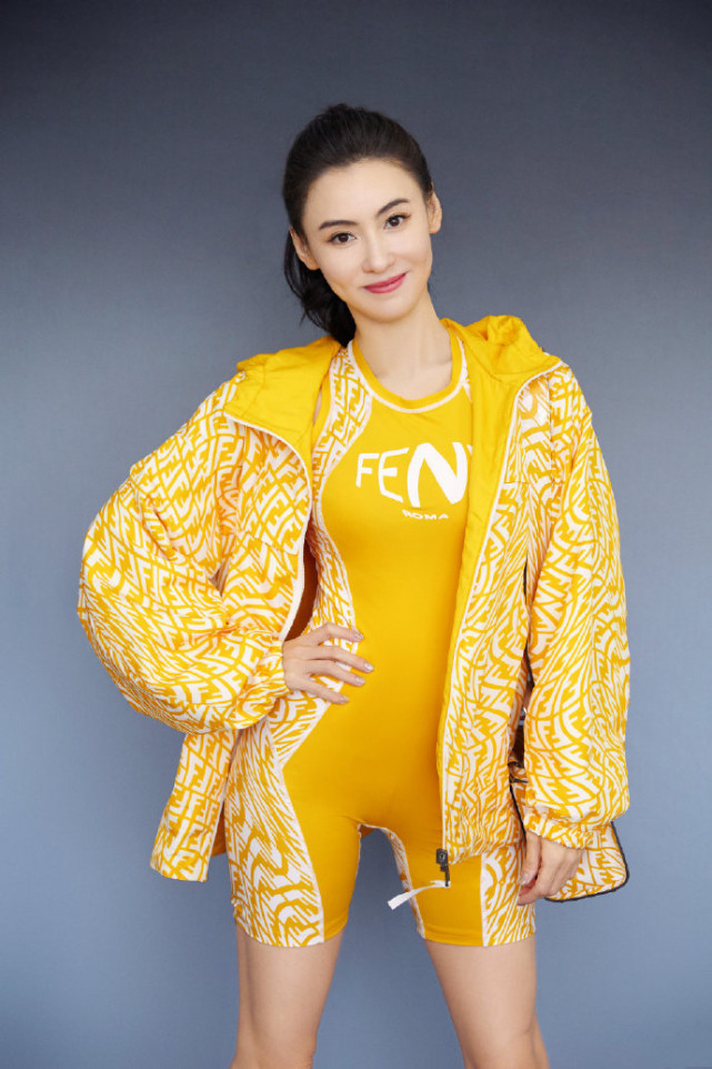 張柏芝元氣寫真，著修身運動裝扎高馬尾，身材絕美少女感十足