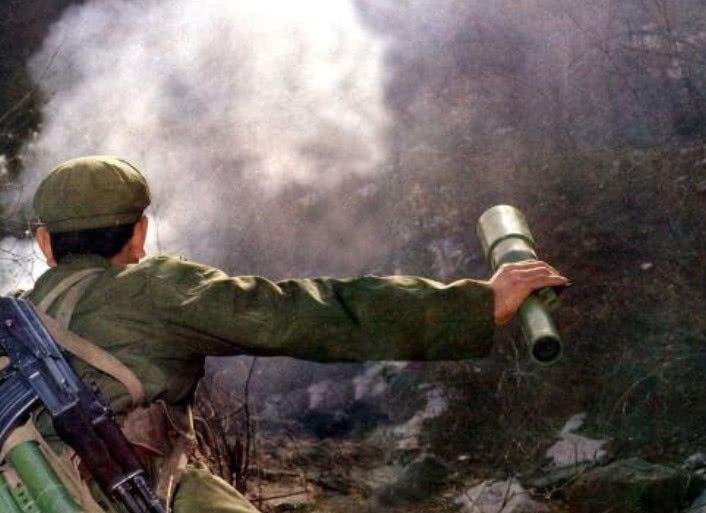 为什么中国军队至今还用木柄手榴弹？真实原因却是库存量让人头疼