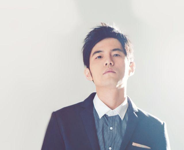 5位婚后“發(fā)?！钡木扌牵芙軅悺胺棚w自我”，王力宏根本認(rèn)不出