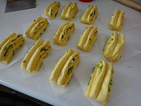 When steaming condensed milk steamed buns, it is wrong to only add yeast. If you add these two more, the steamed buns are fragrant, soft and chewy.