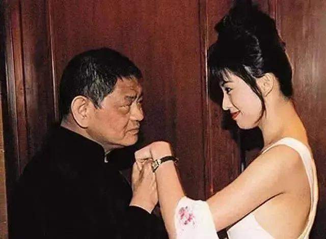 19年前她抛下满月的儿子，从24楼跳下，就算疯，