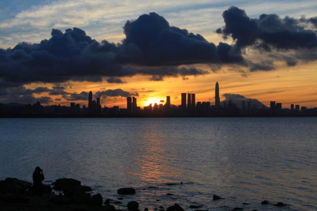 In Shenzhen this place looks sunrise, the United States must resemble a picture