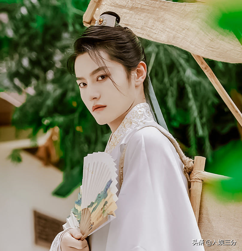 Achieve ancient costume of Cos of 4 student collective, liu Yu is reductive degree tall, I am encircled by modelling of Mi Kaguo king however pink