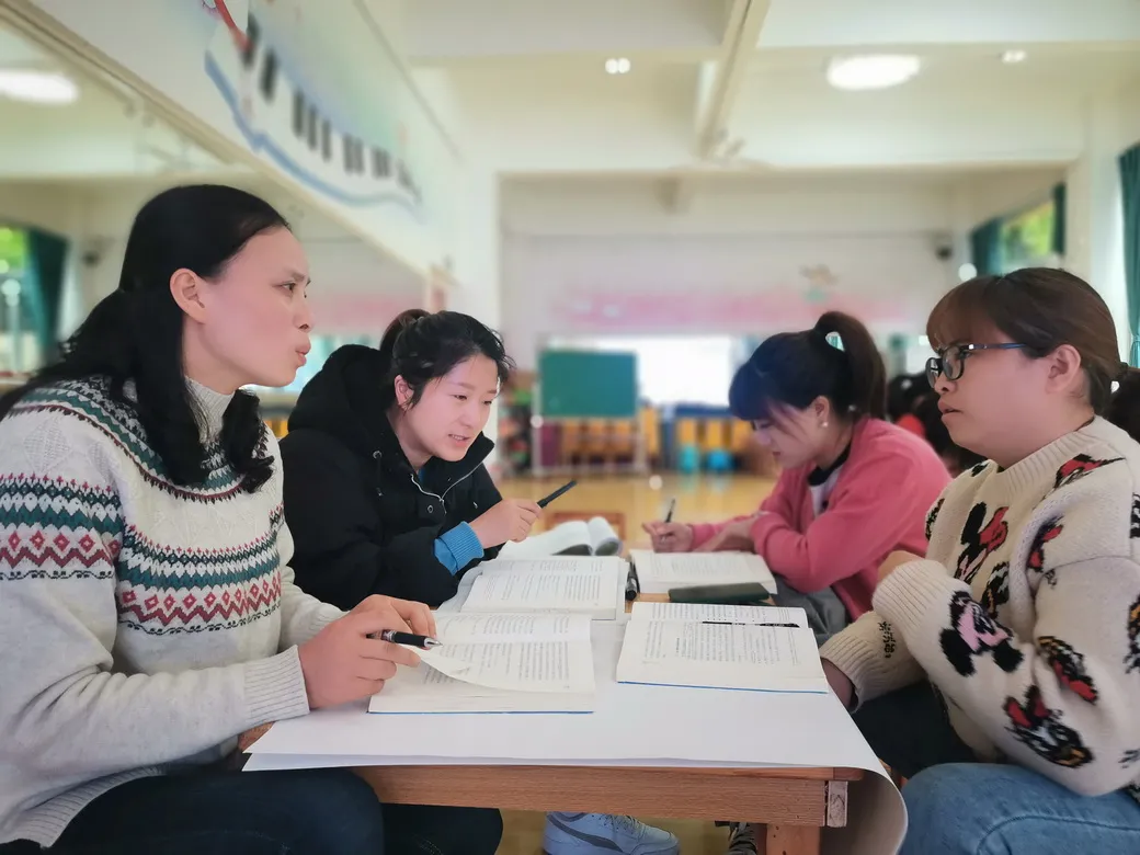 四川天府新区华阳幼儿园西数学组教研活动