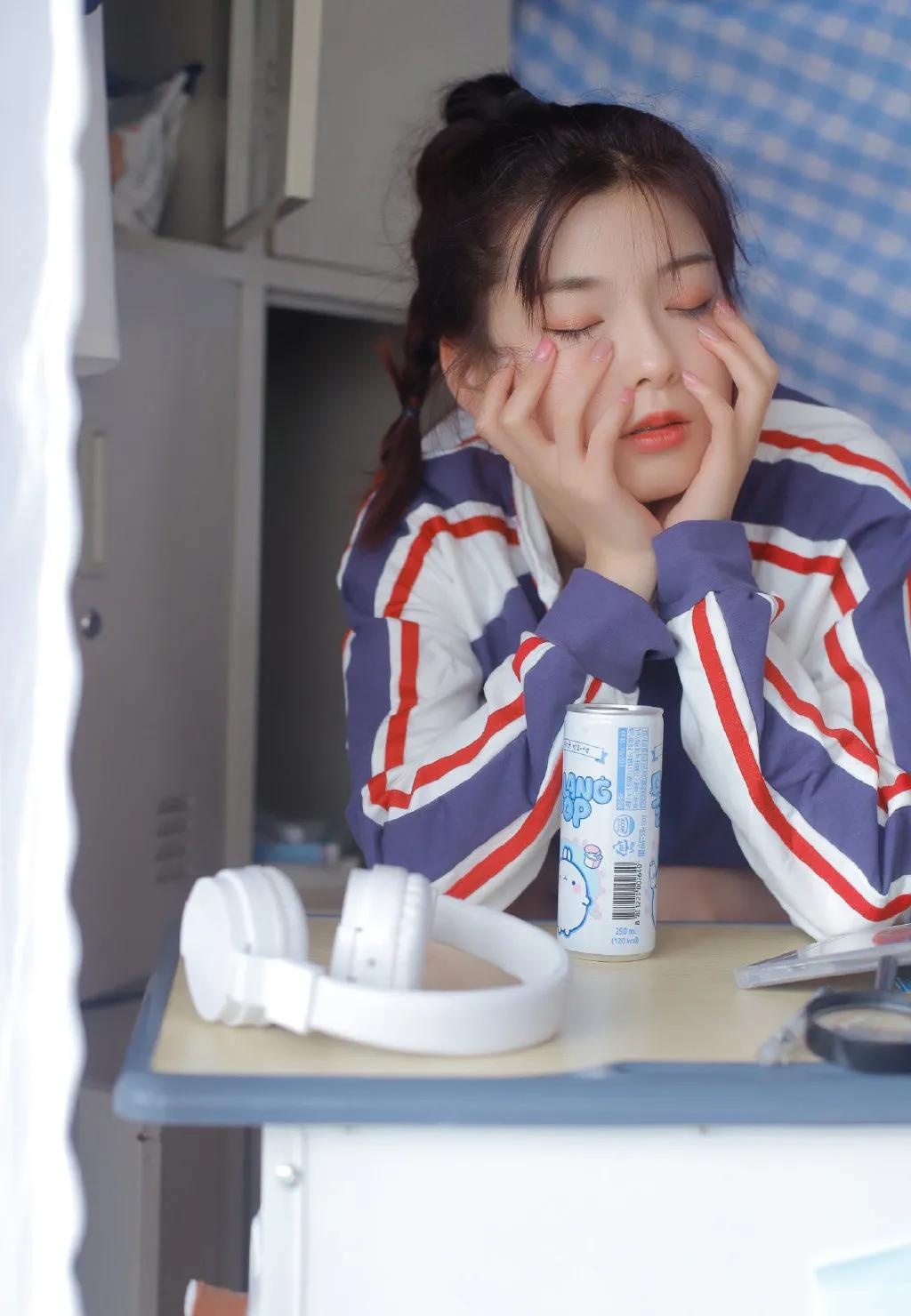 明星美女：運動服美女長腿制服寫真