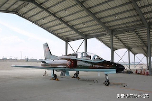 国产K8教练机持续走红，既能剿匪还能上课，非洲