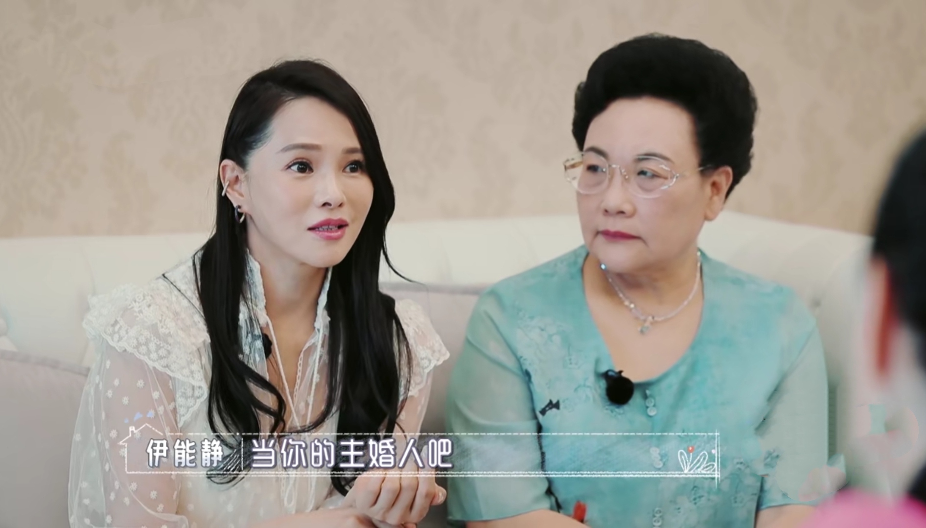 哈利曬母子舊照，素顏的伊能靜滿臉溫柔，童年的哈利值高於現在
