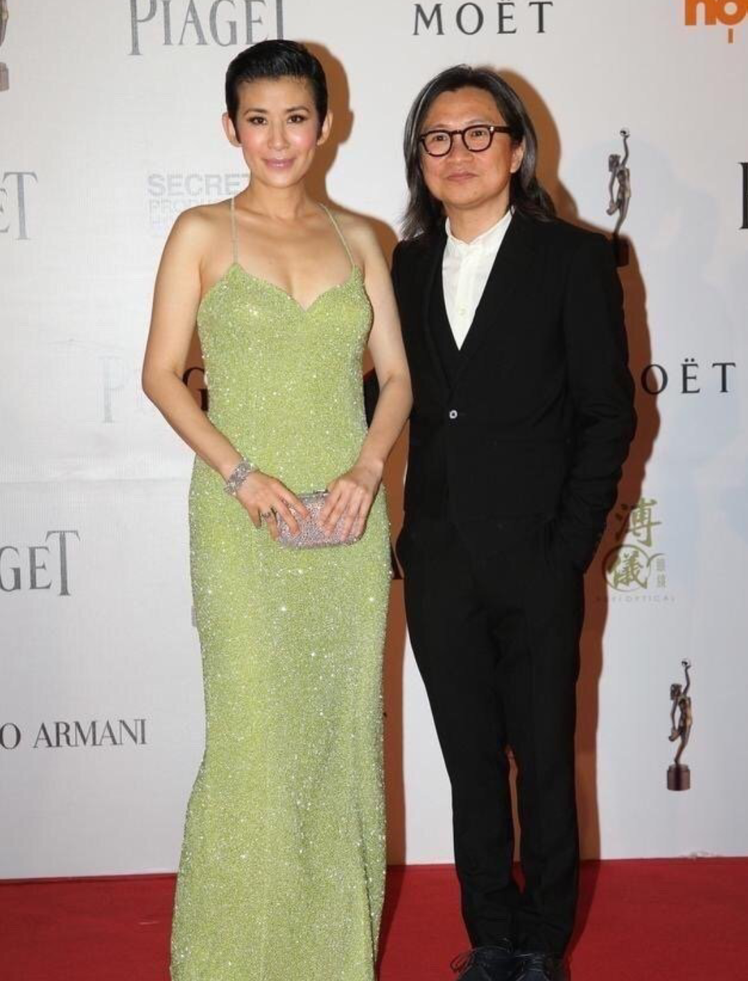 吴君如扮丑演绎喜剧风格，同居多年不领结婚证，如今羡煞旁人