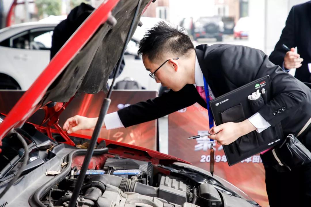 卡罗拉VS雷凌，帕萨特VS迈腾，同平台姊妹车究竟有什么不同？