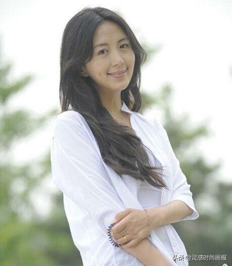 著名演员于和伟 他的老婆宋林静 看他们甜蜜样子