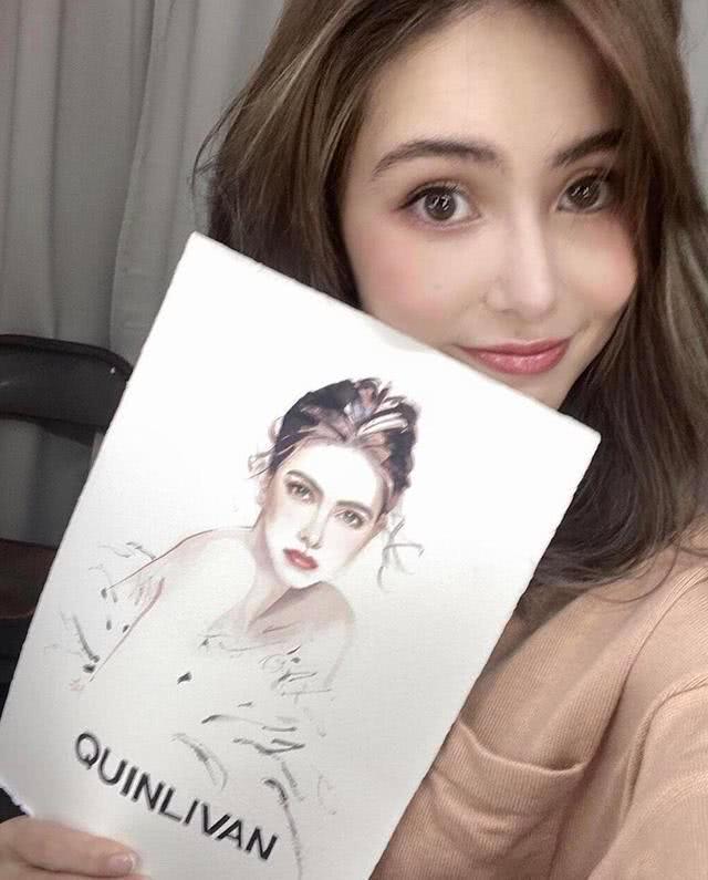 昆凌朝网红发展？卖美瞳发动态三次翻车，天王