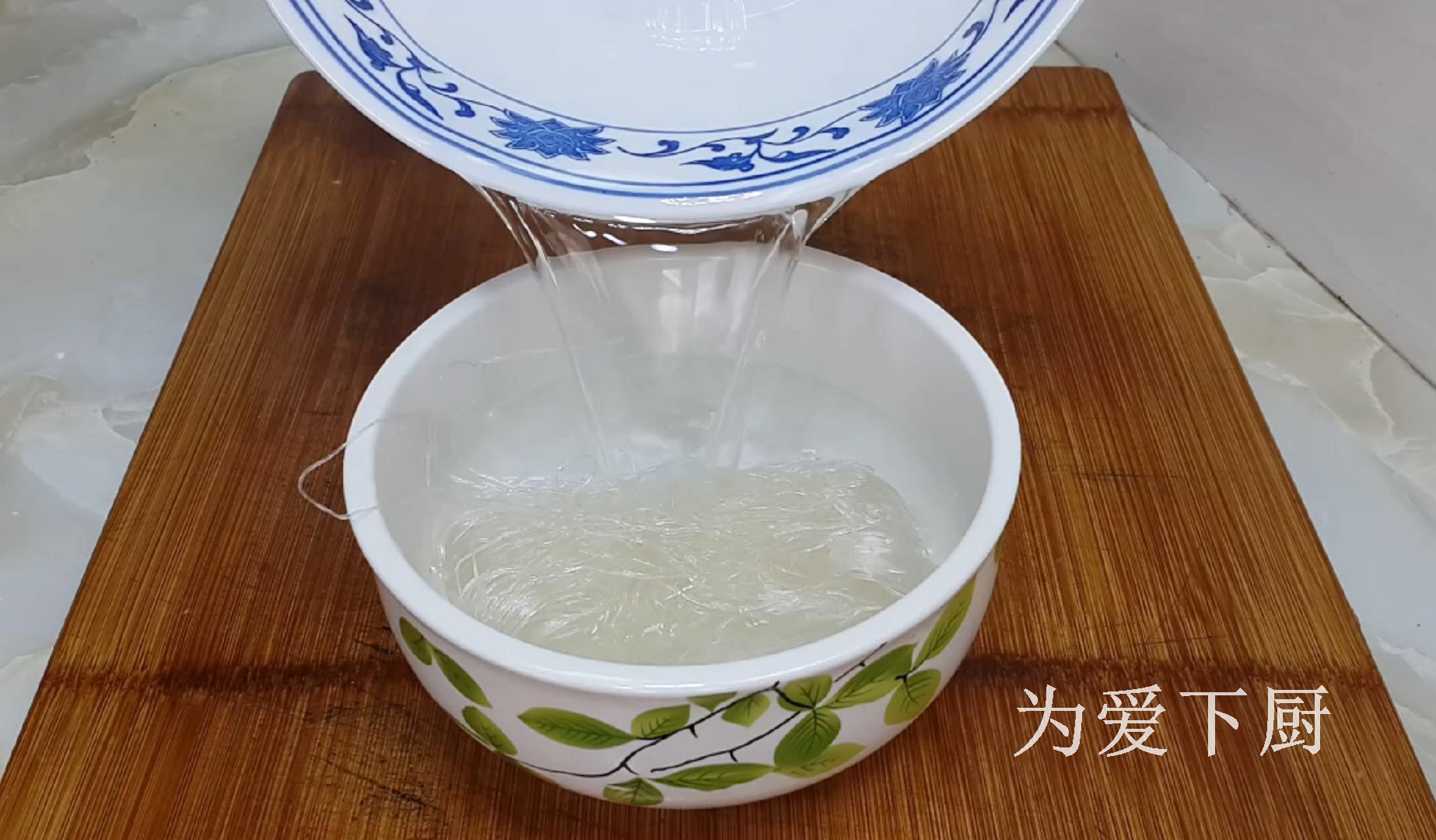 冬天白菜別燉著吃了，鍋裡烙一烙，比包子餃子還香，真的非常好吃