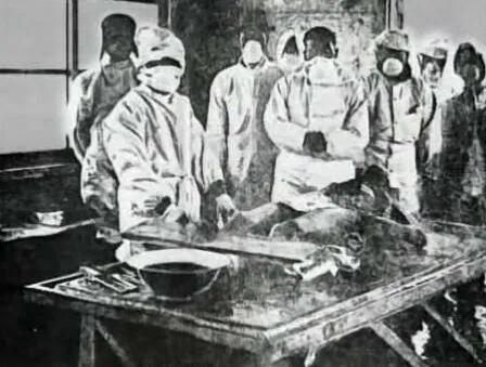 美军炸弹中爬出大量昆虫，志愿军军医化验后惊