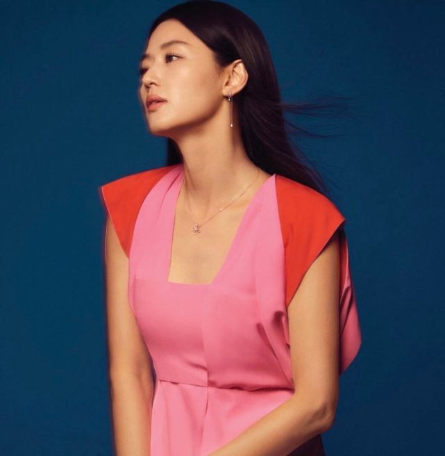 全智贤曝婚后生活，辛苦照顾俩儿子，还要保持美貌身材怕老公嫌弃