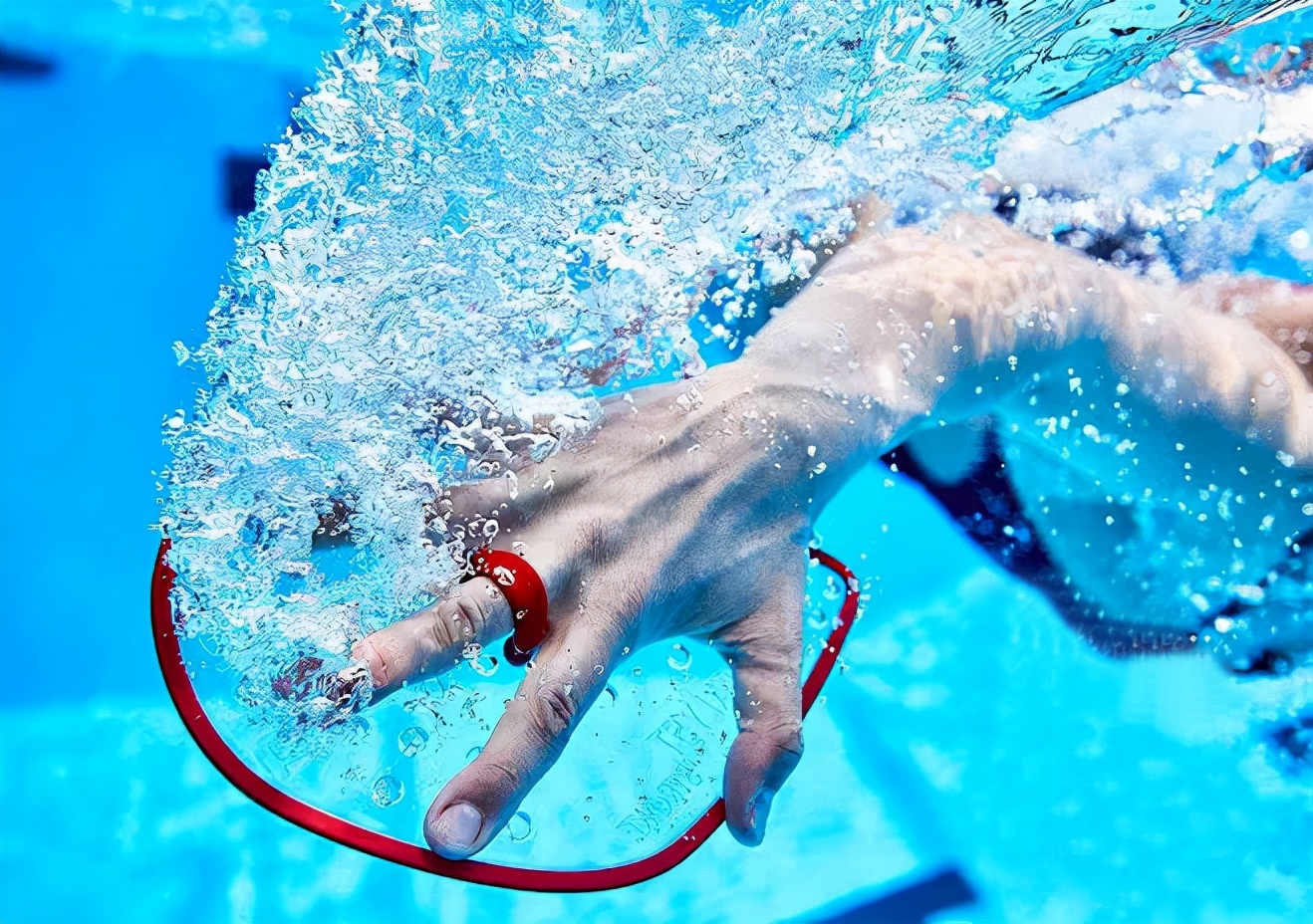 What should I do if I have cramps while swimming? iNEWS