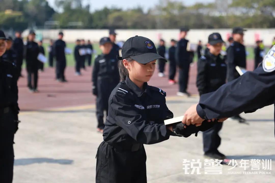 特警突击营圆满结营：历经警训淬炼，成就英勇少年