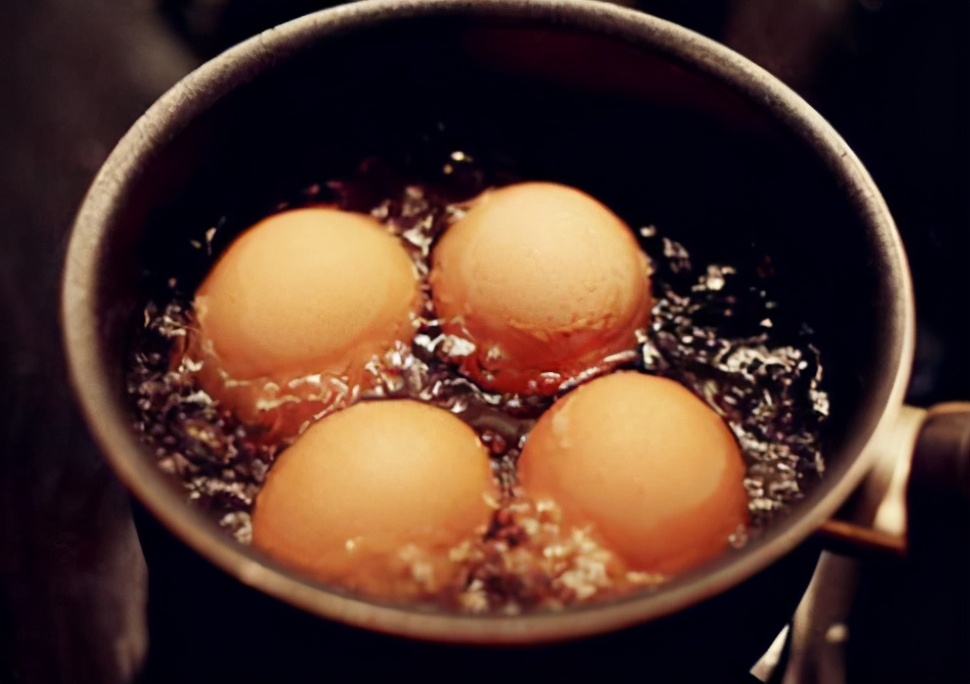 图片[2]-水煮鸡蛋 别只用清水煮 大厨都会放2种料 鸡蛋入味还好剥壳-起舞食谱网
