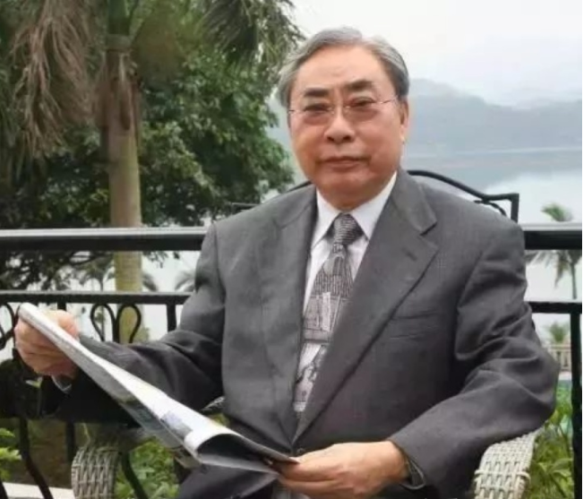 香港铺王千金让我开眼，委身大51岁老富豪，替父还债1400万